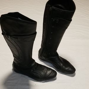 7¹½ Puma Black Leather Zippered Boots